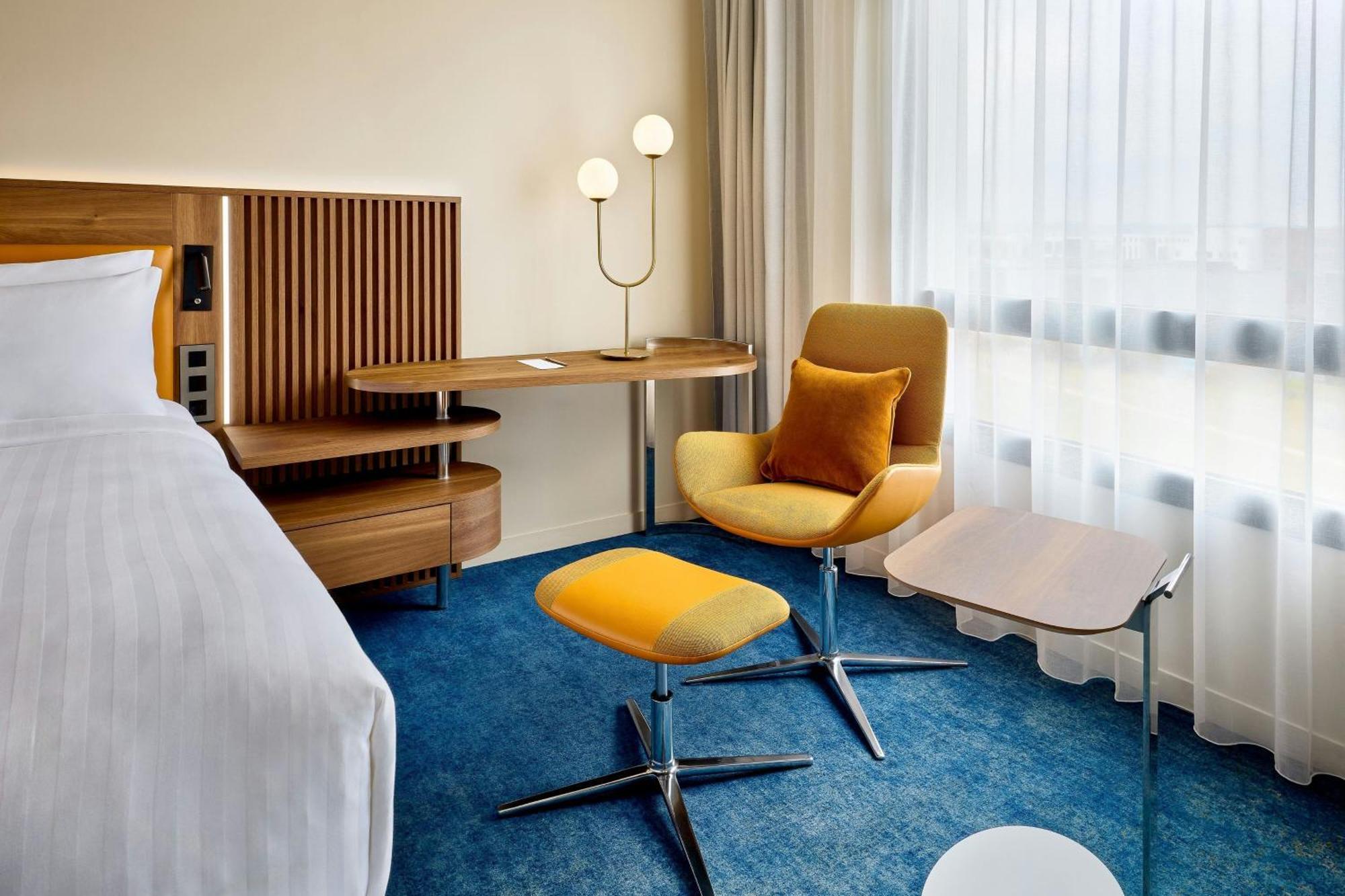 Courtyard By Marriott Lyon Eurexpo Stadium Жена Экстерьер фото